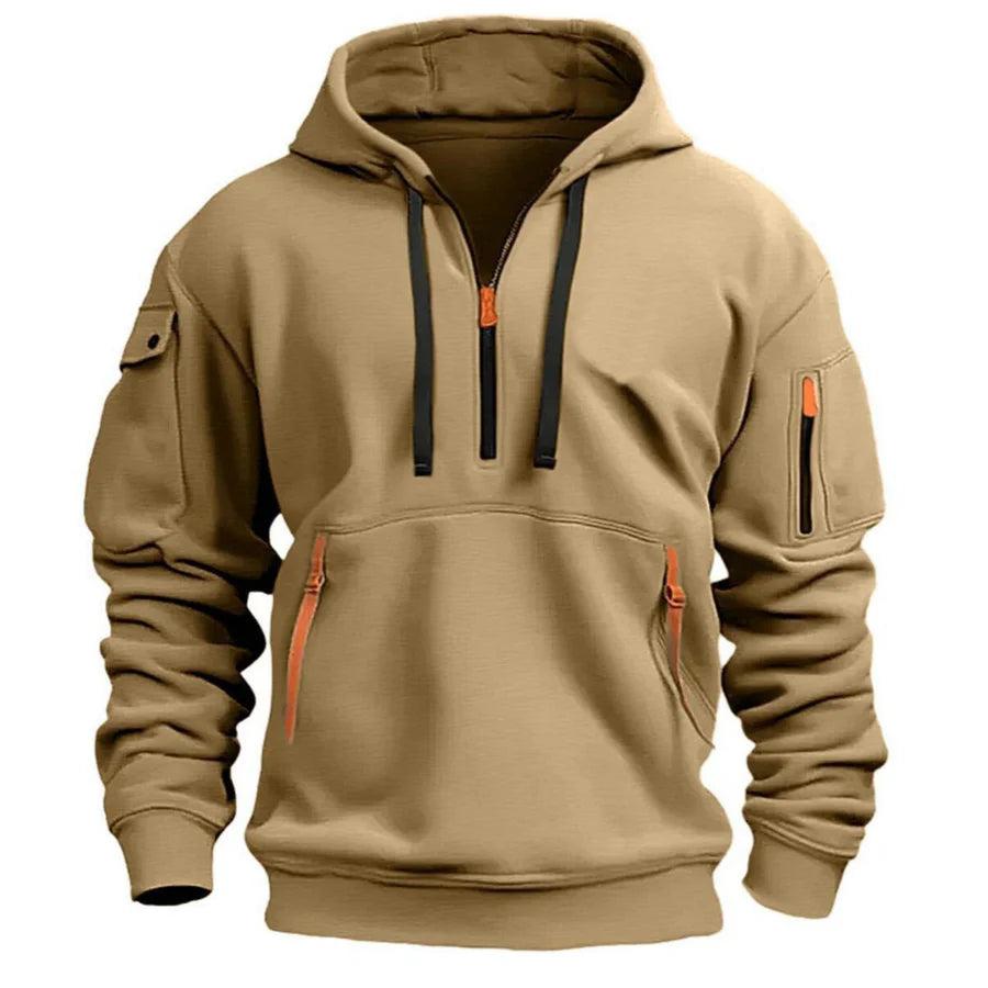 Sweat beige sable à demi-zip, cordons noirs et zips orange sur les poches, vue de face 2