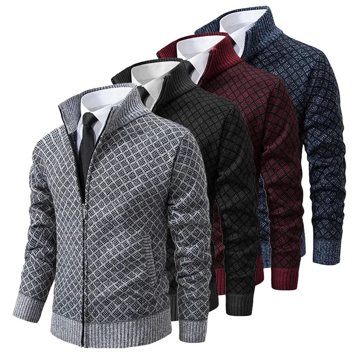 Quatre cardigans à losanges superposés en gris, noir, bordeaux et bleu marine, portés avec chemise et cravate 5