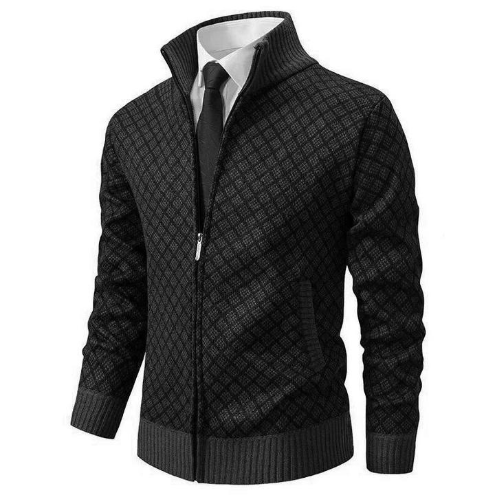 Cardigan zippé noir à motif losanges, porté sur chemise blanche et cravate, vue de trois quarts 1