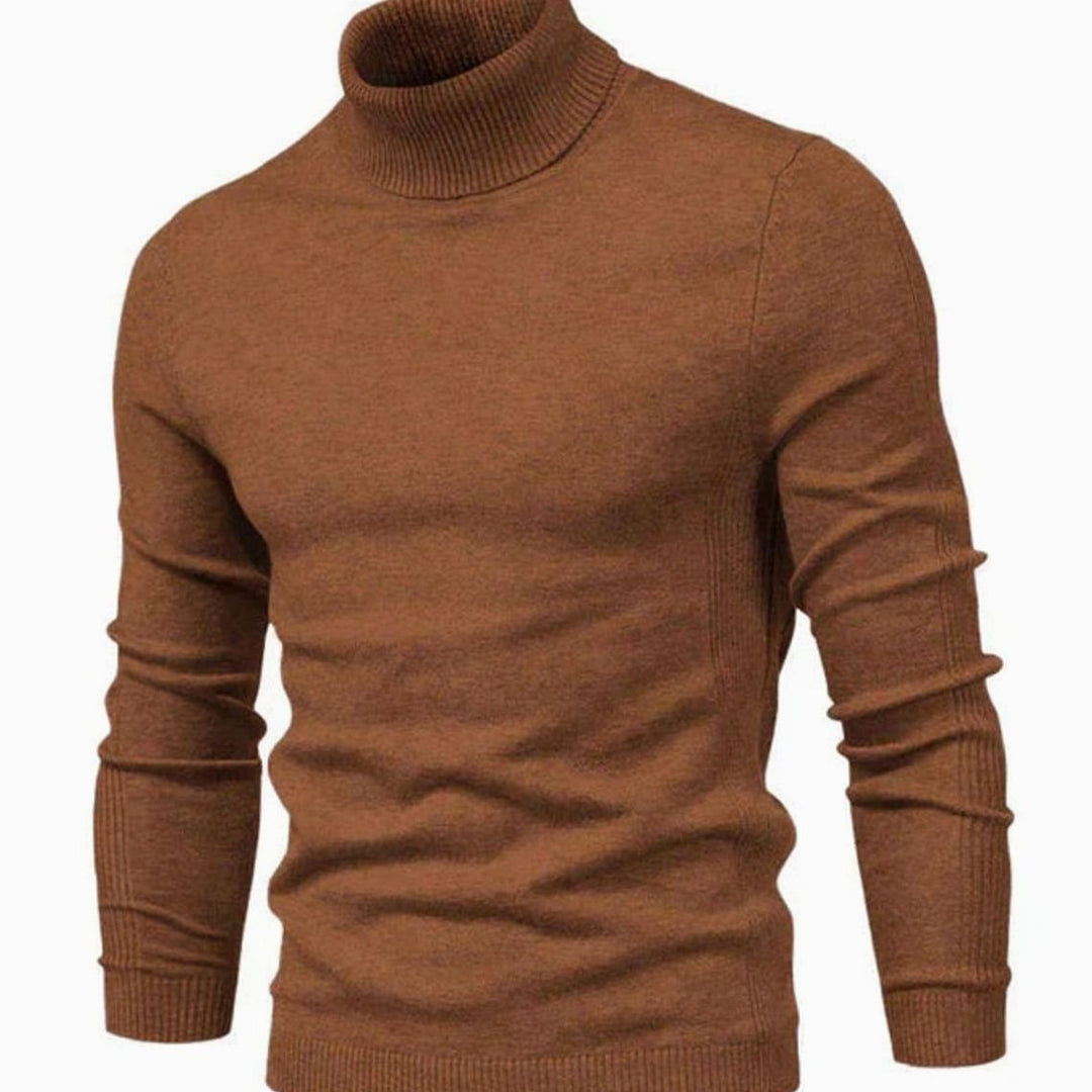 Pull à col roulé marron caramel vu de face, maille fine avec col et poignets côtelés 8