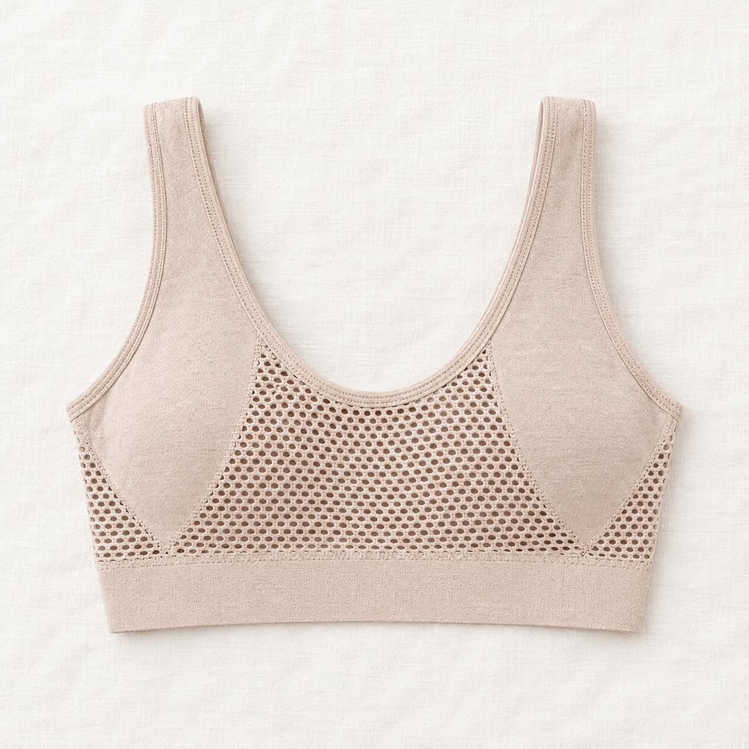 Dos du soutien-gorge beige avec large panneau en mailles ajourées et bretelles larges, posé à plat 8
