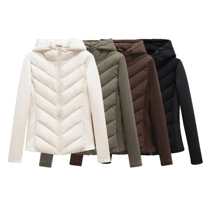 Quatre vestes matelassées à capuche alignées côte à côte, en écru, vert kaki, marron et noir, pour comparer les coloris. 1
