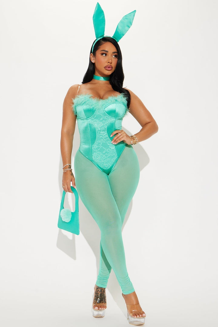 Version vert menthe portée en pied : body satin et dentelle, leggings transparents, oreilles et sac à pompon 5
