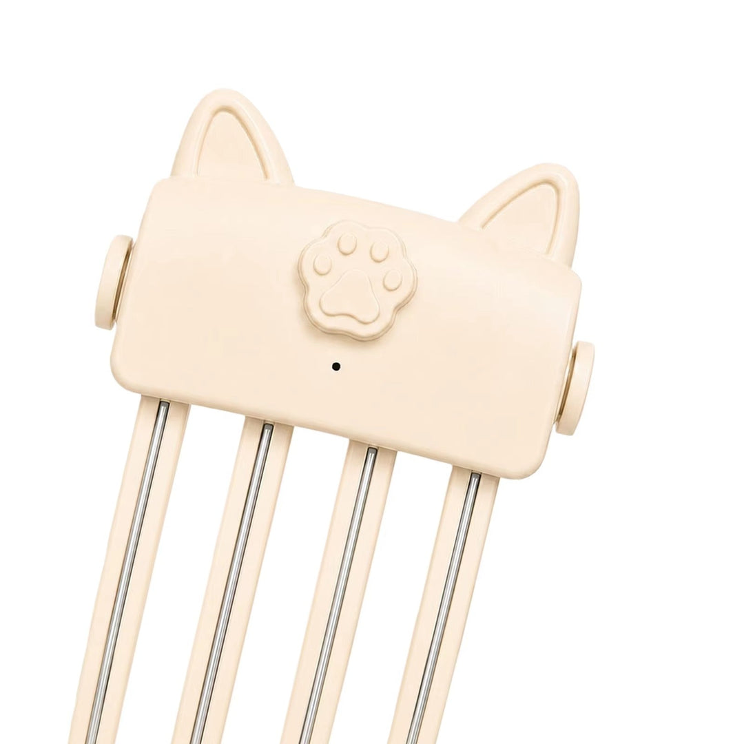 Gros plan en biais du styler beige, avec motif de patte, oreilles de chat et quatre dents 8
