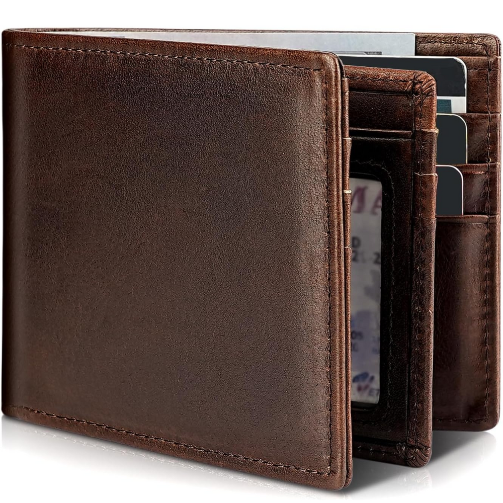 Portefeuille en cuir brun café à surface lisse et légèrement nuancée, couture discrète, avec cartes glissées dans les compartiments intérieurs. 2