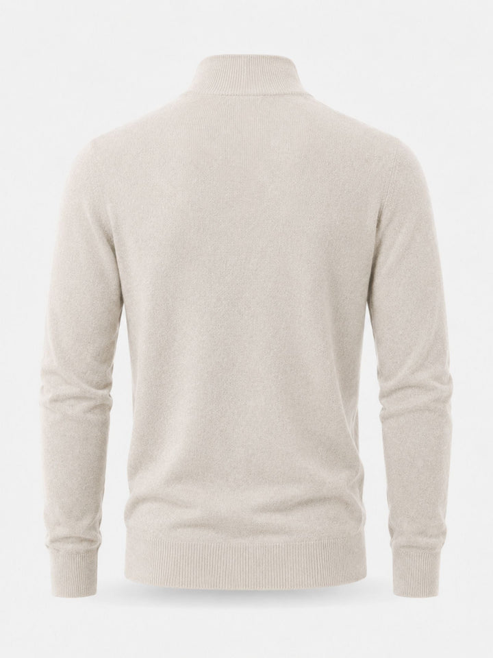 Dos du pull beige présenté à plat, avec col montant côtelé et bords-côtes aux manches et à l'ourlet. 13