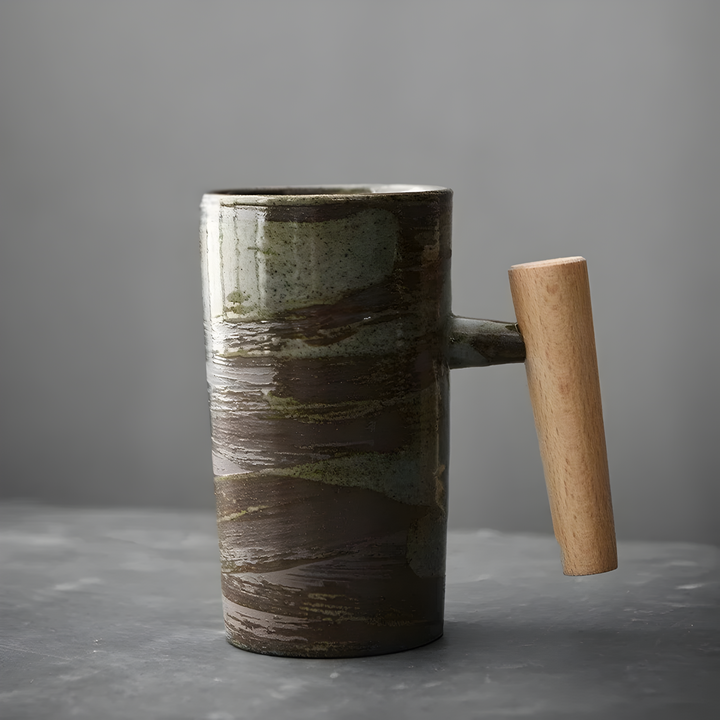 Tasse en grès vert et brun à effet de coups de pinceau, avec anse en bois clair 6