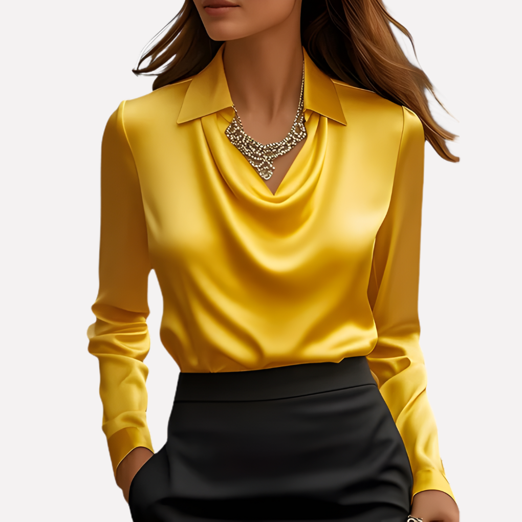 Version jaune vif portée avec une jupe noire et un large collier orné de strass 10