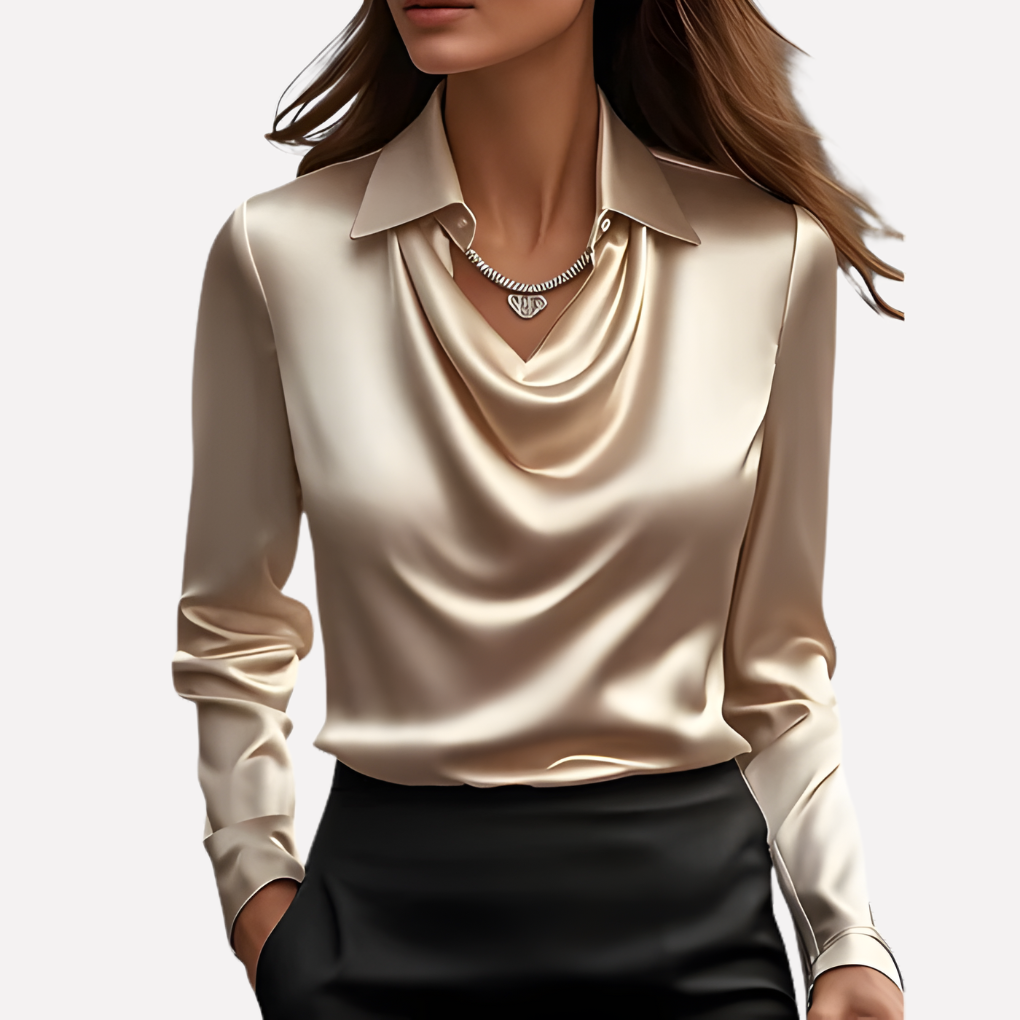 Version beige doré portée avec une jupe noire et un collier à pendentif argenté 5