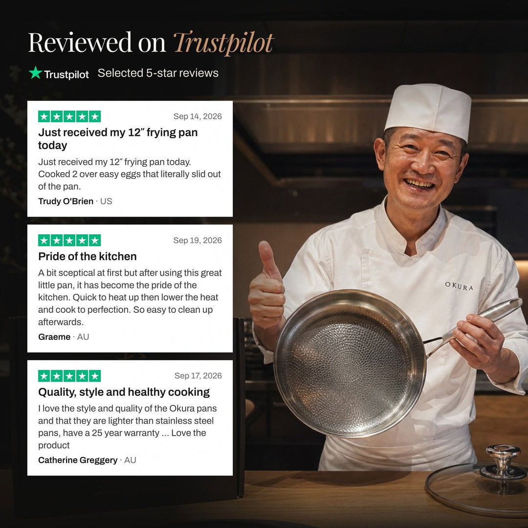 Chef souriant en tenue blanche, pouce levé, présentant une poêle martelée, accompagné de trois avis clients cinq étoiles. 7
