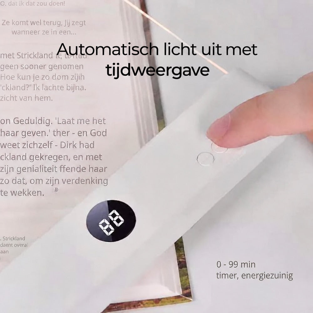 Doigt appuyant sur un bouton du boîtier posé sur un livre, écran numérique de la minuterie visible 9