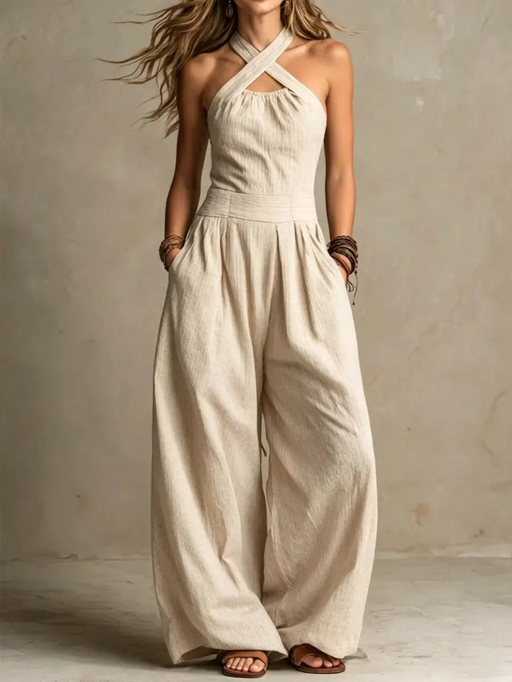 Même combinaison en version beige clair, portée par une femme aux cheveux longs, col croisé dans le cou et jambes très amples. 2