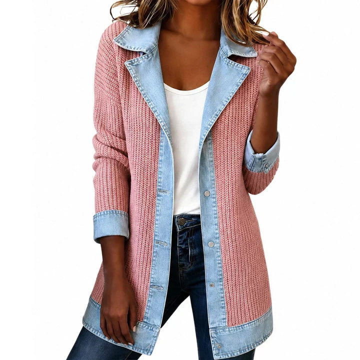 Version rose en maille plus épaisse avec revers et bordures en denim bleu clair, boutons pression 20