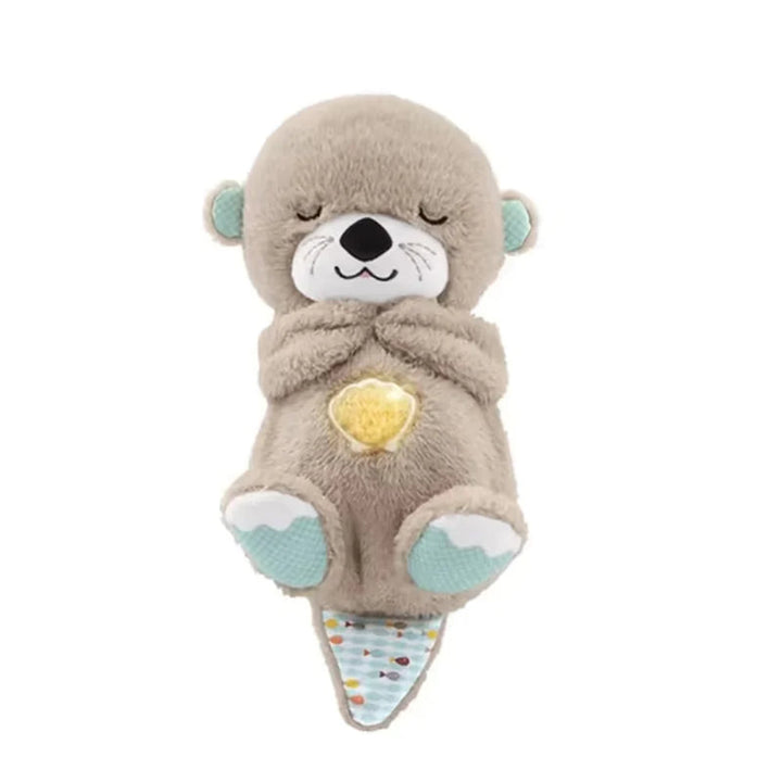 Loutre en peluche sur fond blanc, vue de face, coquillage lumineux sur le ventre et queue en tissu à motifs de poissons. 17