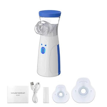 Contenu du coffret à plat : nébuliseur, câble USB, embout, deux masques et notice, disposés sur fond blanc. 9