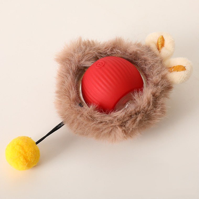 Version pour chat : balle rouge entourée d'une couronne de fourrure beige, avec oreilles crème brodées et pompon jaune au bout d'une tige. 12