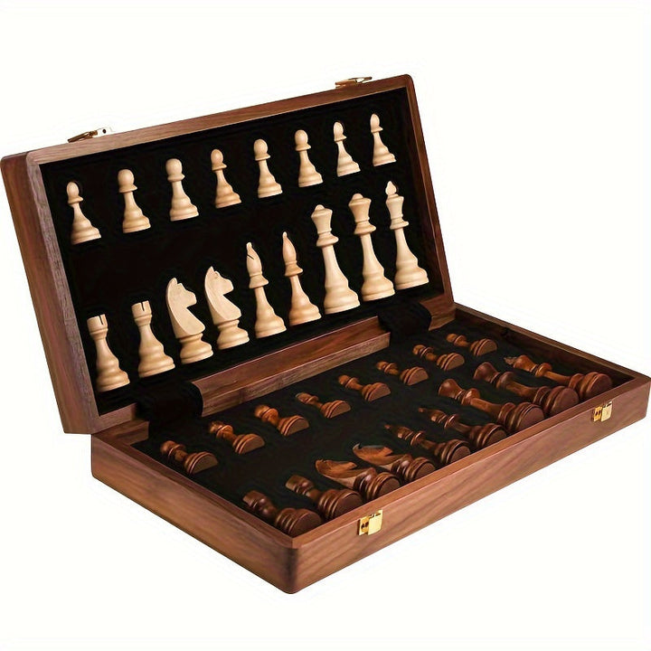 Coffret ouvert à plat, pièces claires et foncées rangées dans leurs alvéoles de mousse noire 9