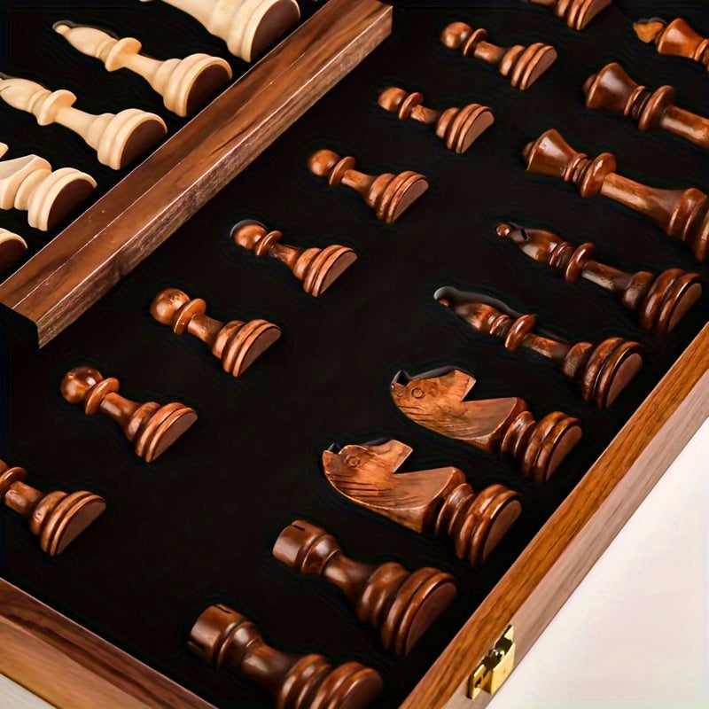 Gros plan sur l'intérieur du coffret : pièces sombres calées dans la mousse noire 3