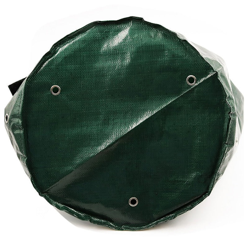 Fond du sac de culture vu de dessous, en tissu vert avec trois œillets métalliques pour l'évacuation de l'eau. 8