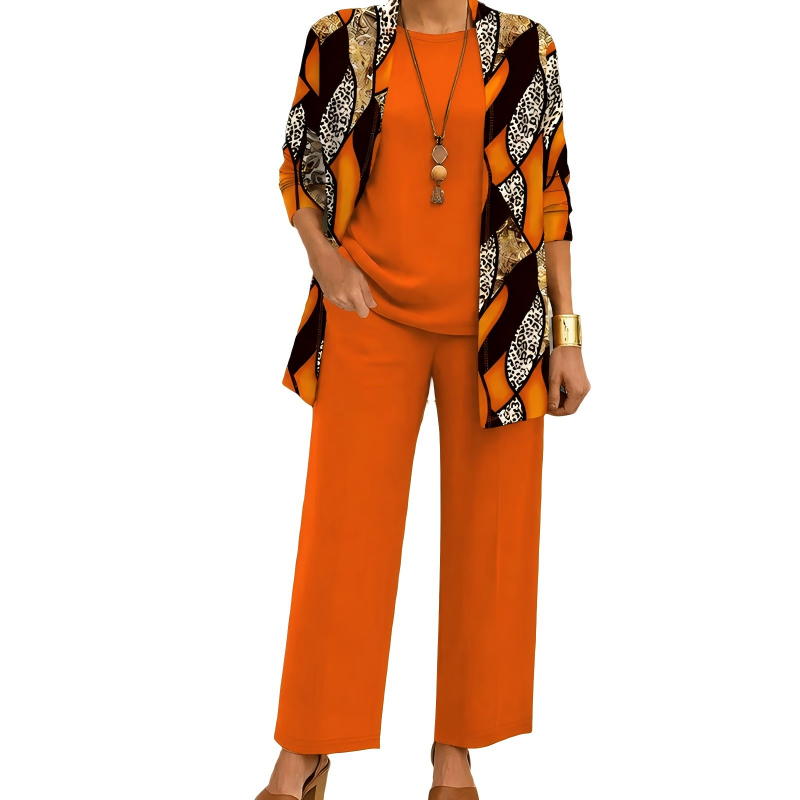 Version orange, cardigan long à bandes ondulées mêlant imprimé léopard, marron et doré, haut et pantalon larges orange unis. 9