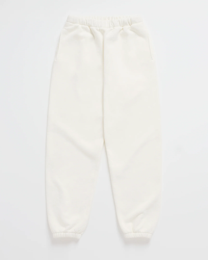 Pantalon de jogging blanc cassé posé à plat, ceinture élastique, poches latérales et bas de jambes resserrés par un élastique. 7