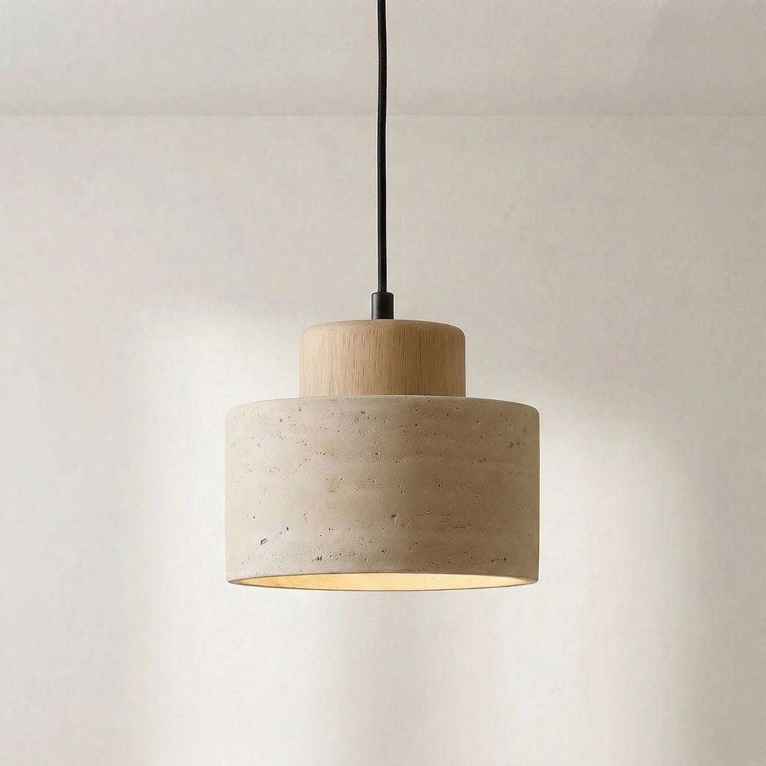 Même suspension avec l'accent en bois clair, vue de près sur fond blanc 7