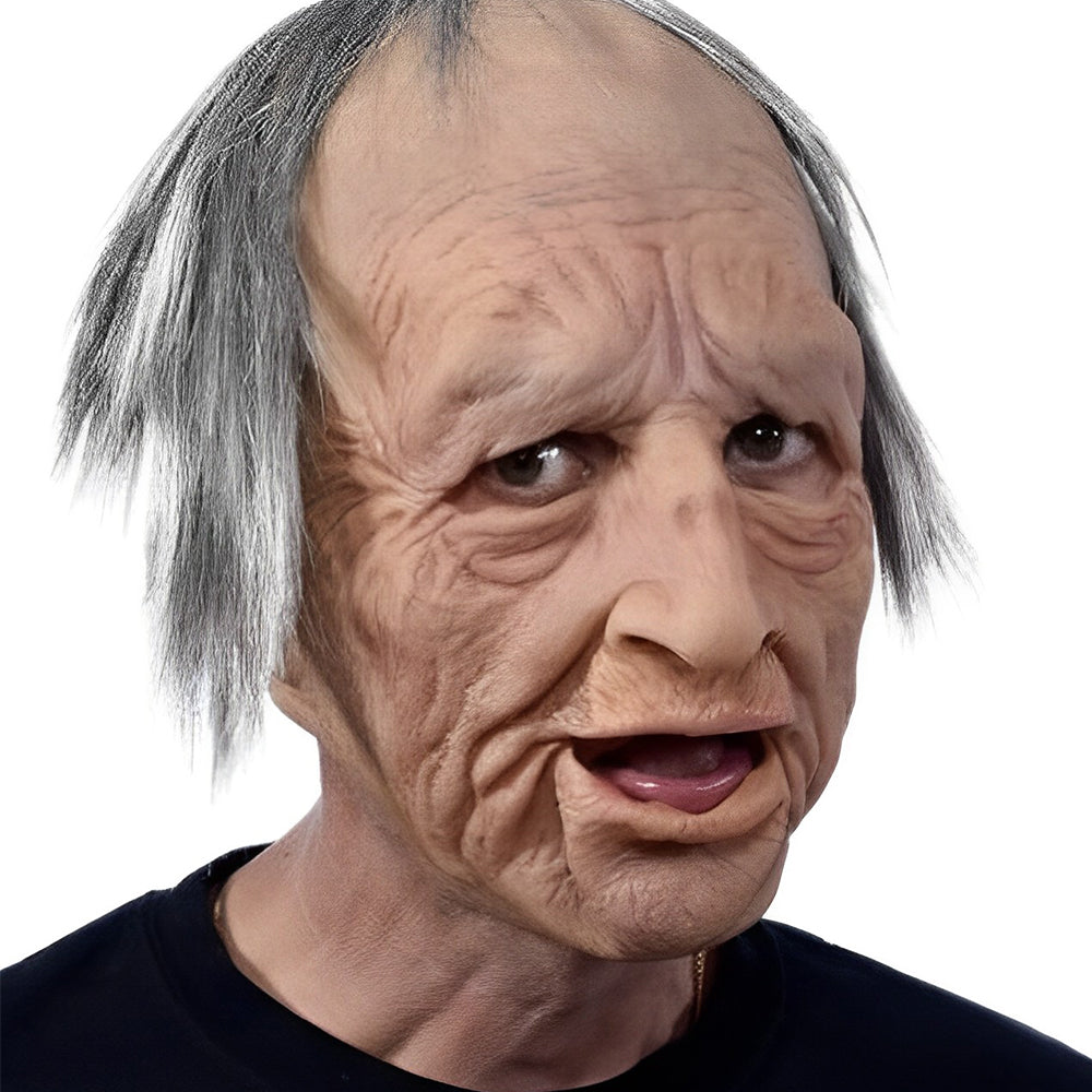 Masque de vieillard au visage très ridé et bouche entrouverte, avec mèches grises sur les côtés, porté avec un t-shirt noir. 10