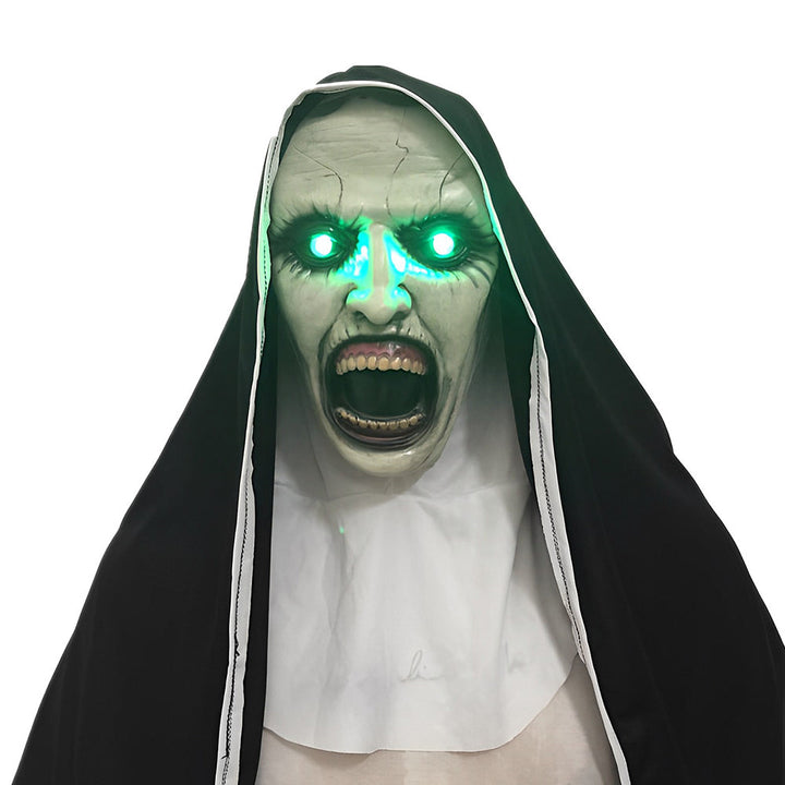 Masque de religieuse effrayante à la bouche grande ouverte et aux yeux lumineux verts, avec voile noir et col blanc. 18