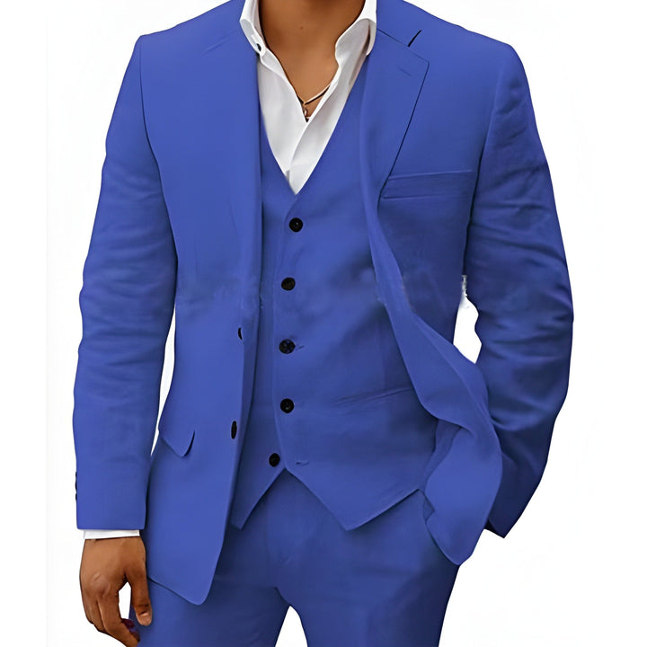 Même costume en bleu roi vif, buste cadré sans le visage, veste ouverte, gilet boutonné et pantalon assorti. 7