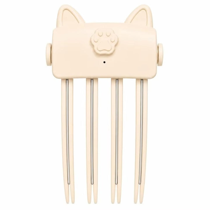 Styler beige vu de face sur fond blanc, avec oreilles de chat, motif de patte et quatre dents 9