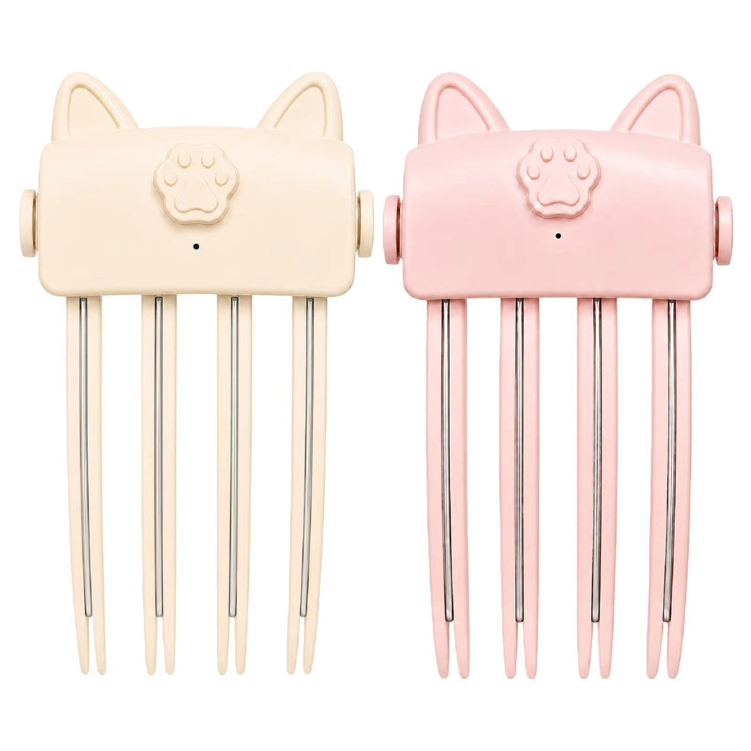 Deux stylers à oreilles de chat côte à côte, l'un beige, l'autre rose, sur fond blanc 7