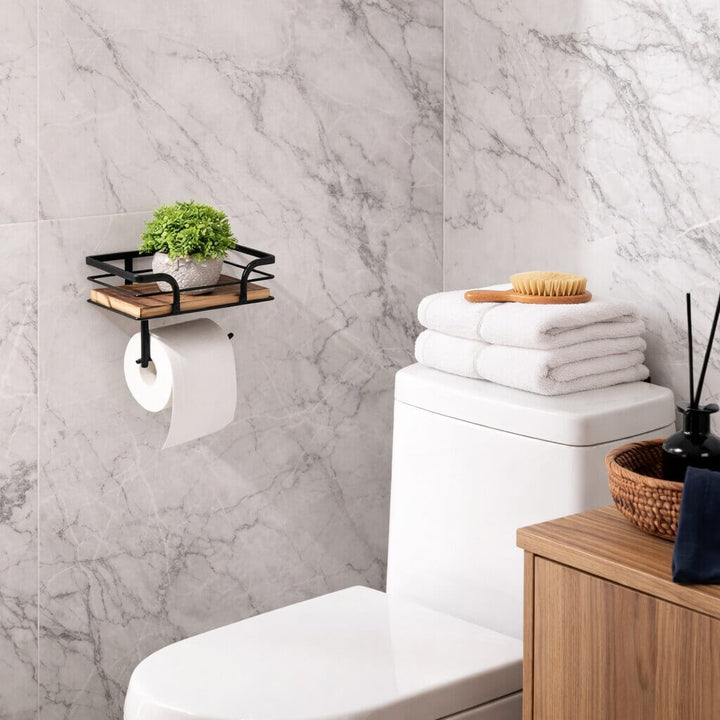 Vue d'ensemble dans des toilettes au mur de marbre gris, avec une petite plante posée sur l'étagère du support. 3