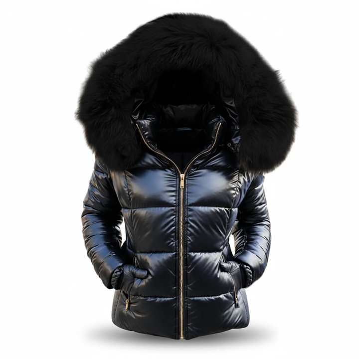 Veste noire brillante à capuche fourrée noire, fermeture éclair dorée et poches zippées, présentée de face sur fond blanc. 5