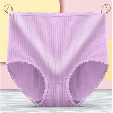 Culotte côtelée violet clair à taille haute présentée à plat sur un fond rose et jaune. 5