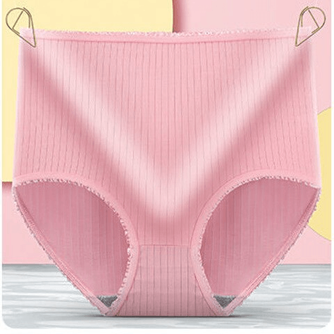 Culotte côtelée rose clair à taille haute présentée à plat sur un fond rose et jaune. 8