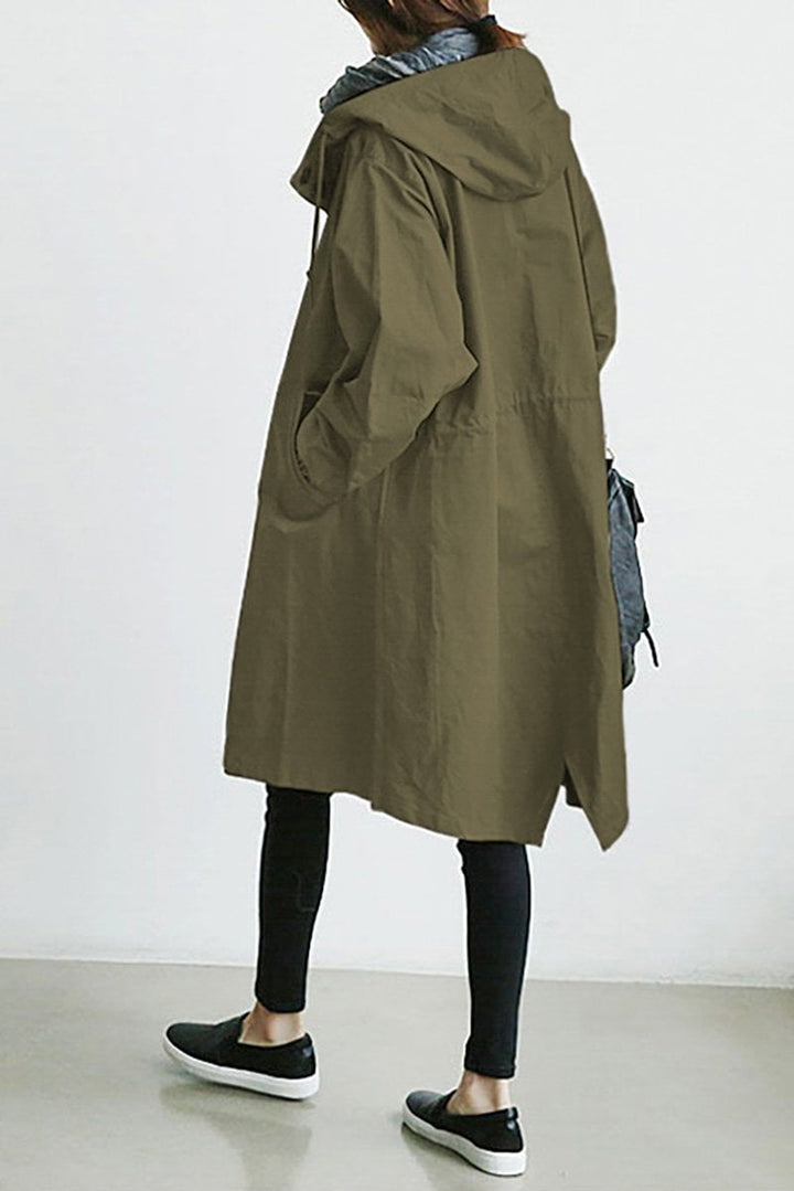 Vue de dos du manteau vert kaki, capuche, cordon de taille et fente basse sur le côté 3