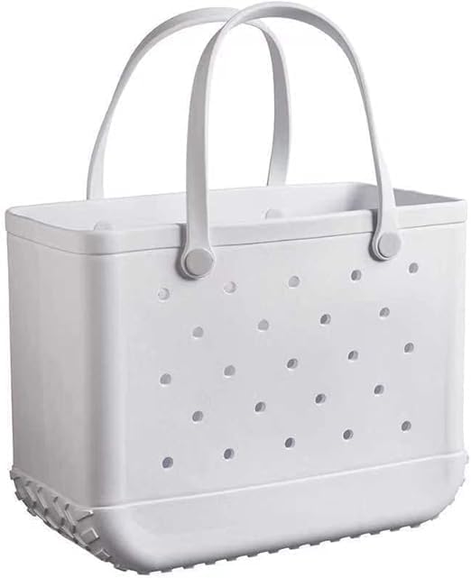 Cabas blanc ajouré vu de face sur fond blanc, avec fond à motif texturé et anses souples fixées par des boutons. 15